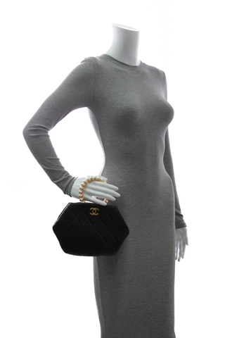 Chanel-Pearl-Handle-Clutch-295448