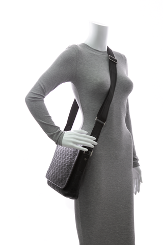 Louis-Vuitton-District-PM-Bag-295414