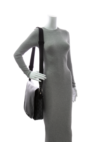 Louis-Vuitton-Men's-Graphite-MM- Messenger-296064