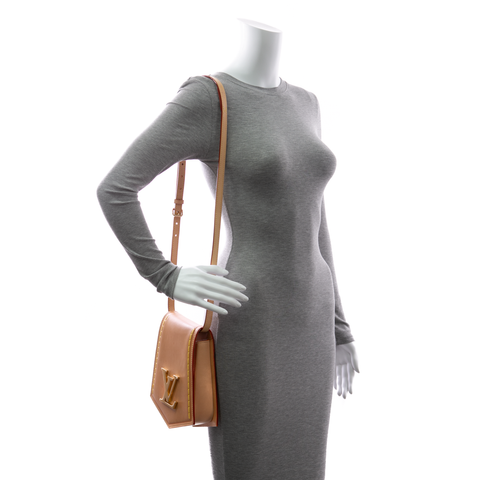 Louis-Vuitton-Key-Bell-XL-Bag-297352