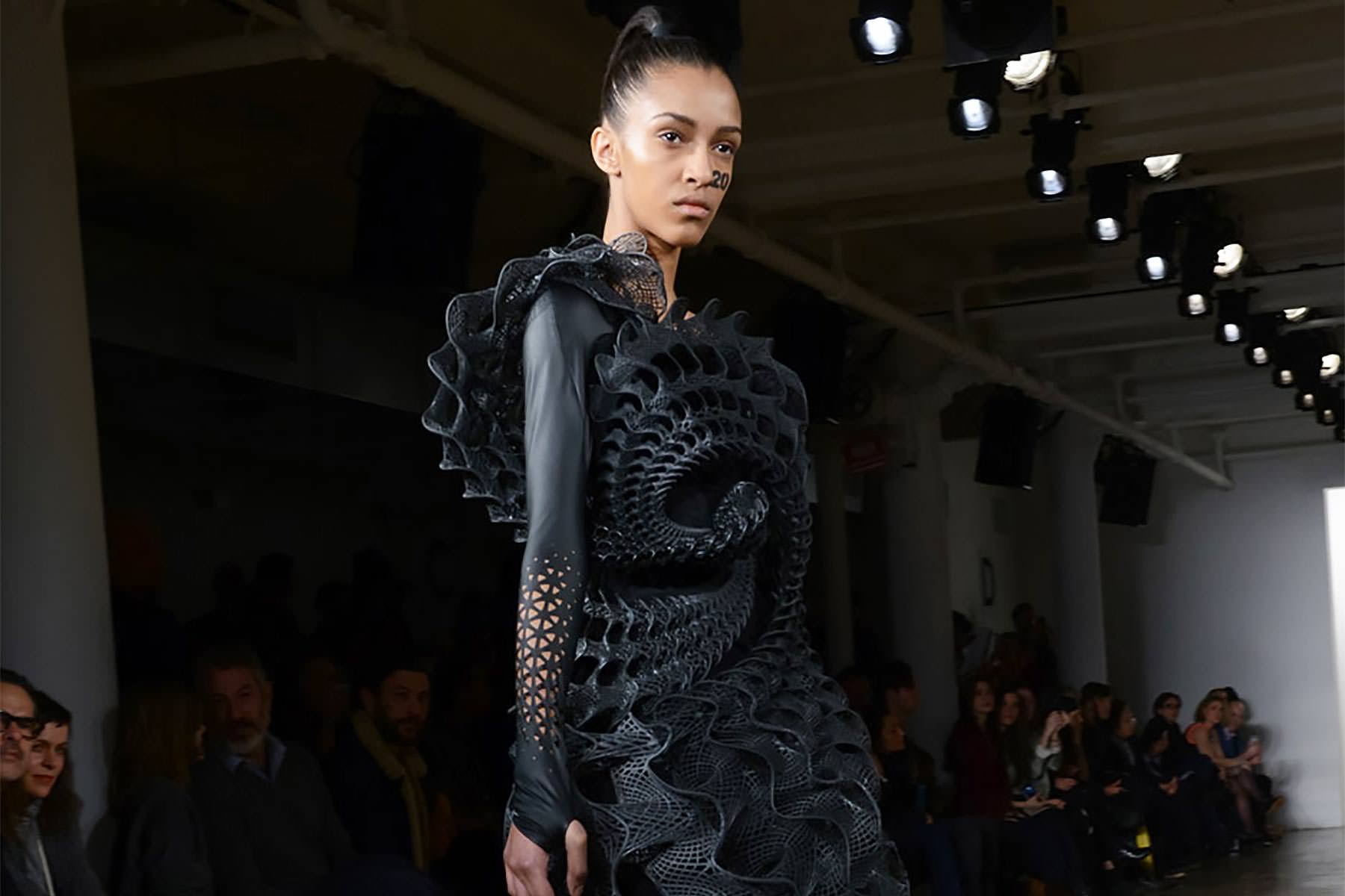 What 3D Printing Means For Fashion|3d-printing-fashion-harmonograph-dress|3D printer fashion Pangolin dress