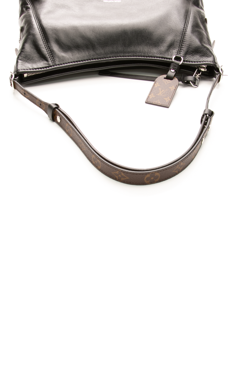 Louis Vuitton - Black Carryall East West Vibe