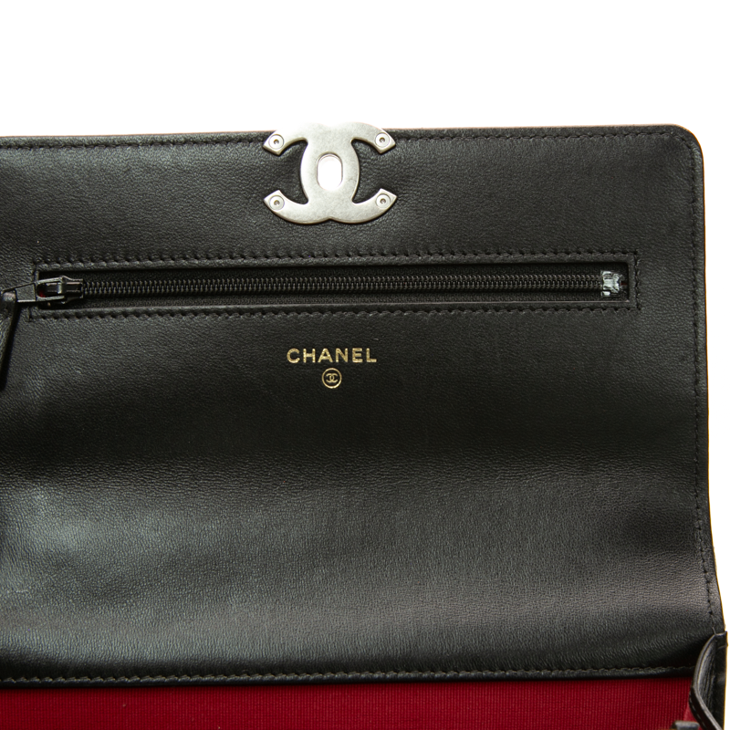Chanel - Black Lambskin 19 WOC