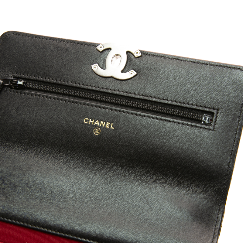 Chanel - Black Lambskin 19 WOC