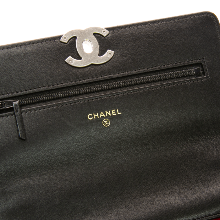 Chanel - Black Lambskin 19 WOC