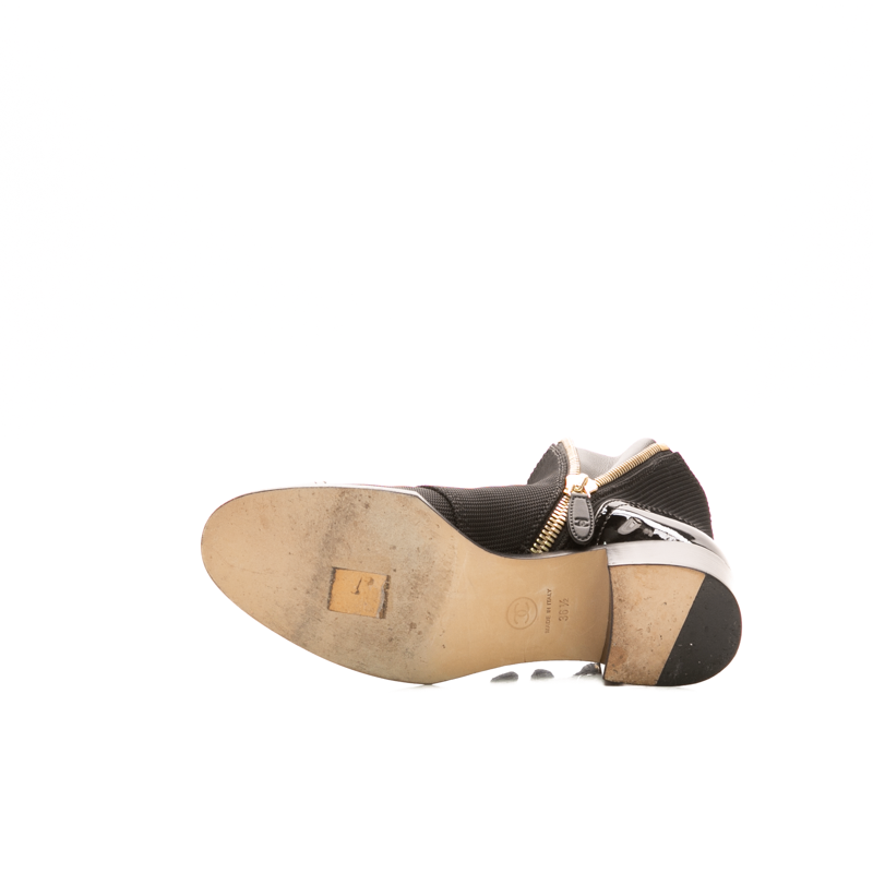 Cap Toe Rib Knit CC Button Ankle Boots - Size 6.5