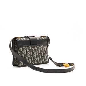 30 Montaigne Flap Bag