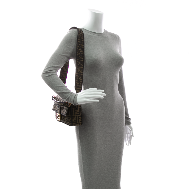 Fendi-1974-Medium-Baguette-Bag-301029