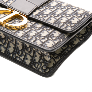 30 Montaigne Flap Bag