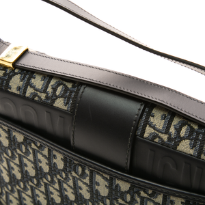 30 Montaigne Flap Bag