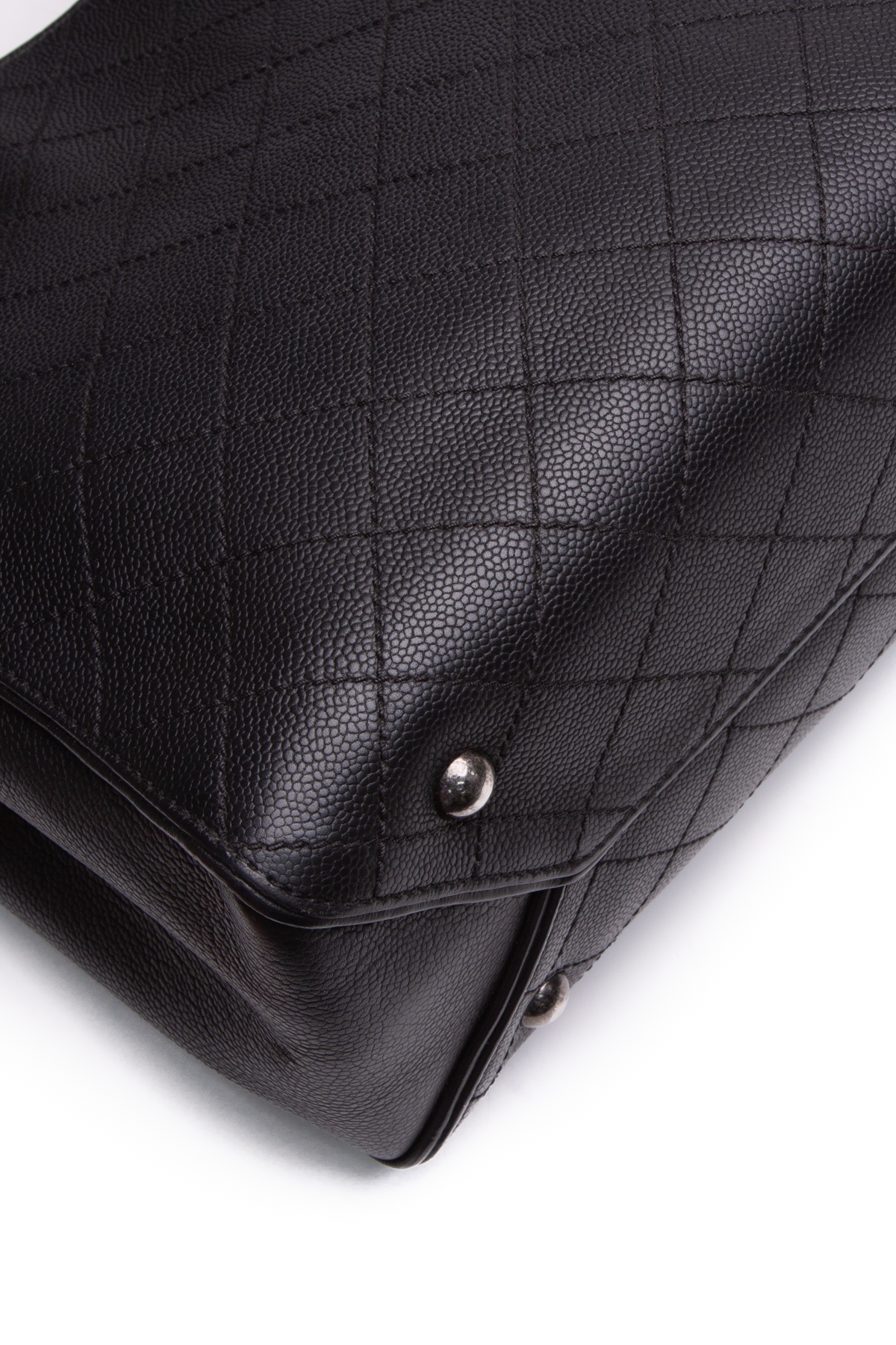 chanel quilted shoulder bag vintage leather