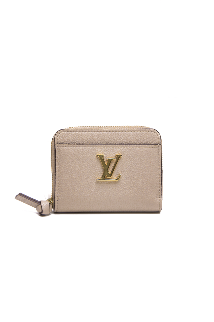 Louis Vuitton Caisa Wallet - Couture USA