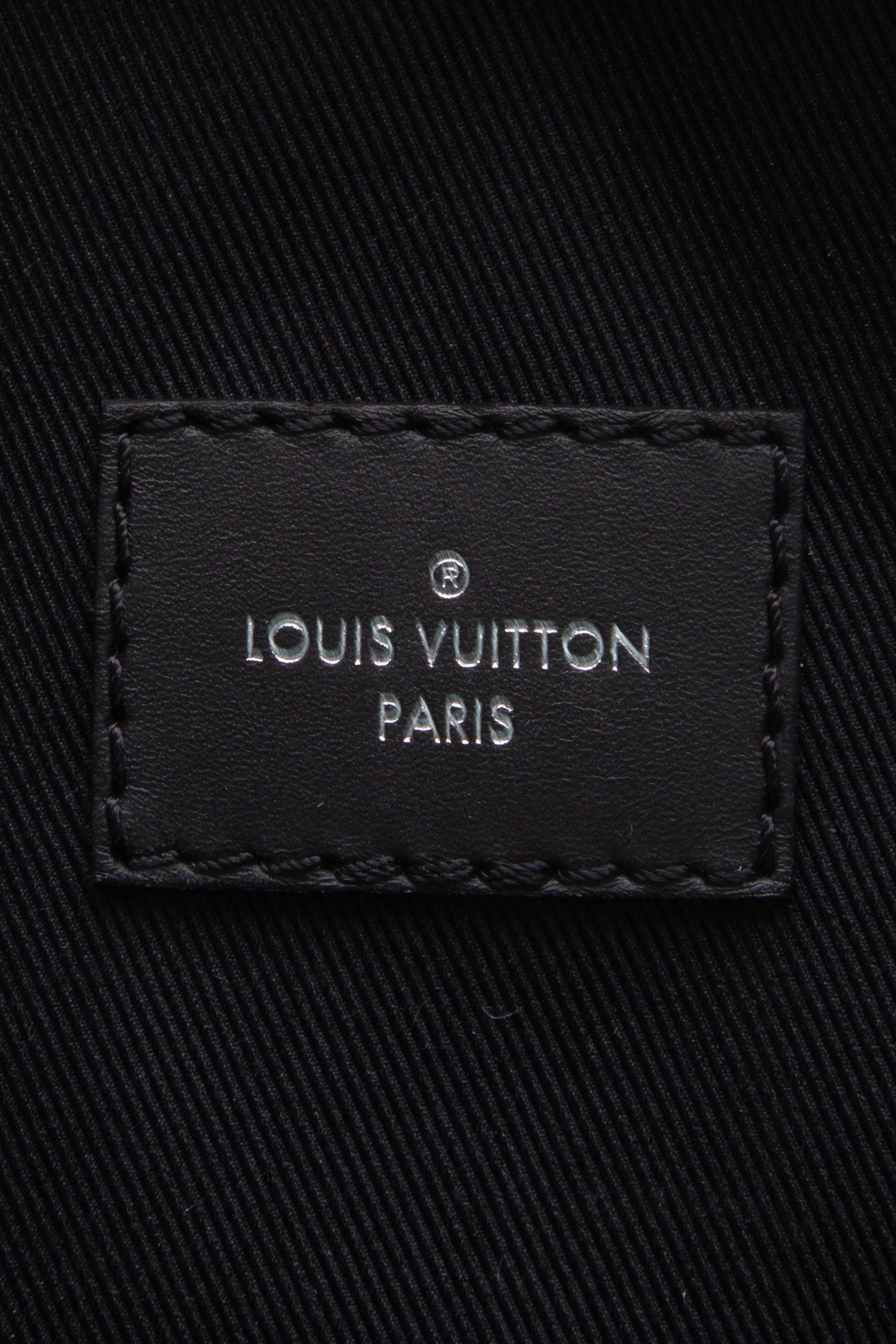 Louis Vuitton Avenue Slingbag NM - Couture USA
