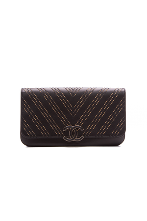 Chanel-CC-Chevron-Subtle-Clutch-Bag-283469