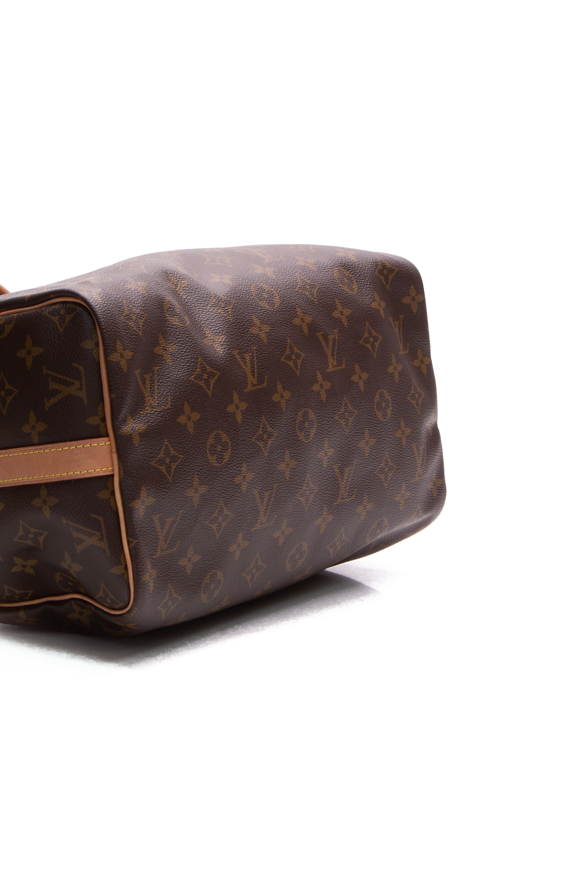 Louis Vuitton - Taiga Shoulder Bag – ConsignIt Couture Boutique