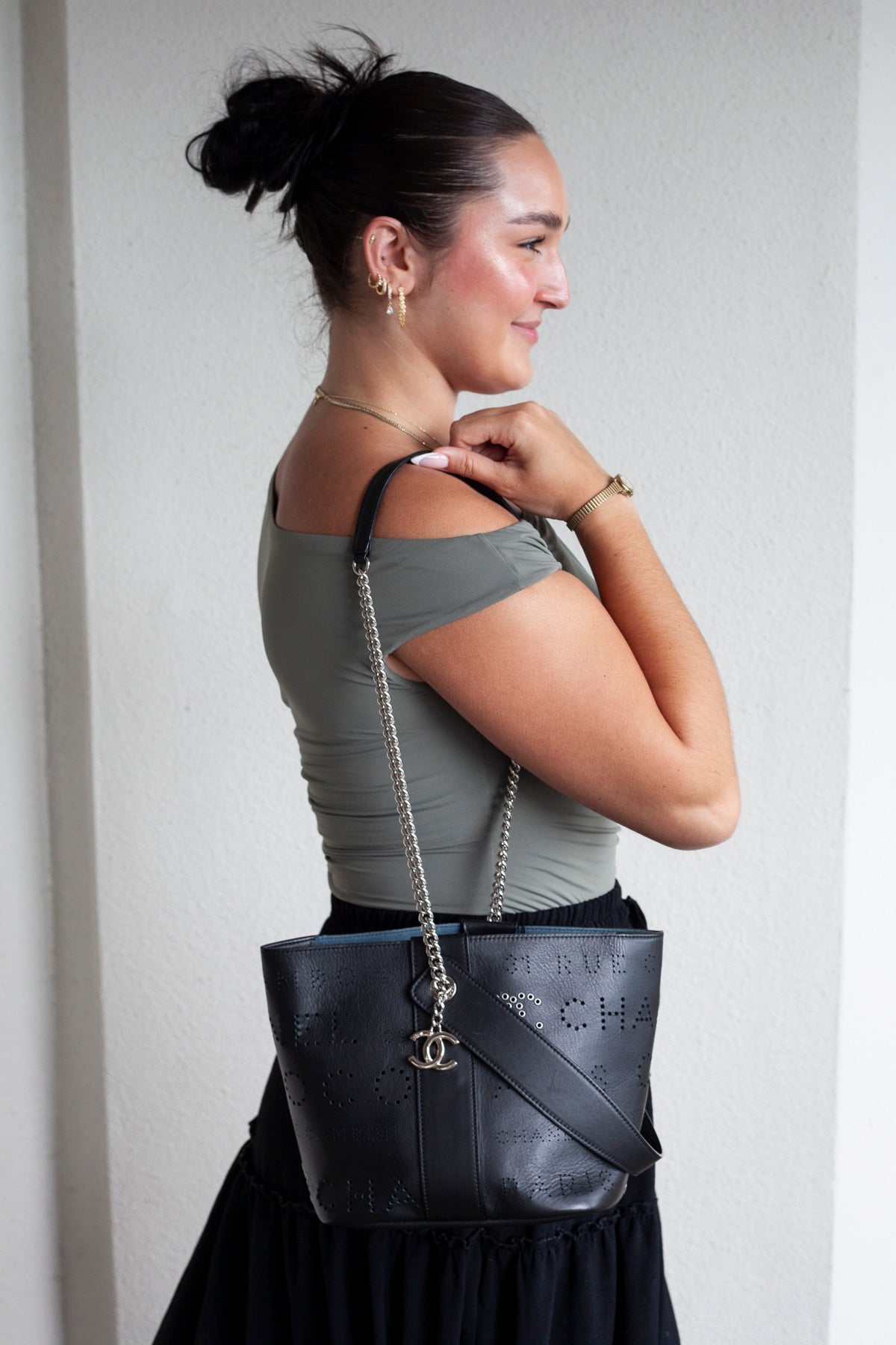 Chanel-Eyelets-Logo-Bucket-Bag-289039