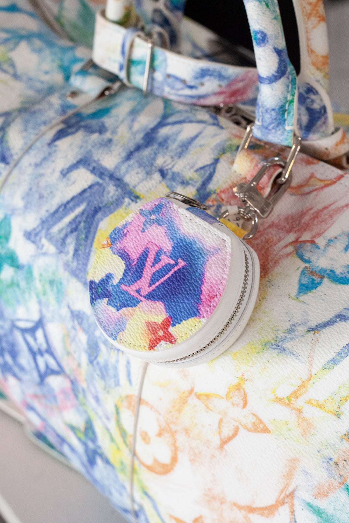 Louis-Vuitton-Watercolor-Earphones-Case-292635