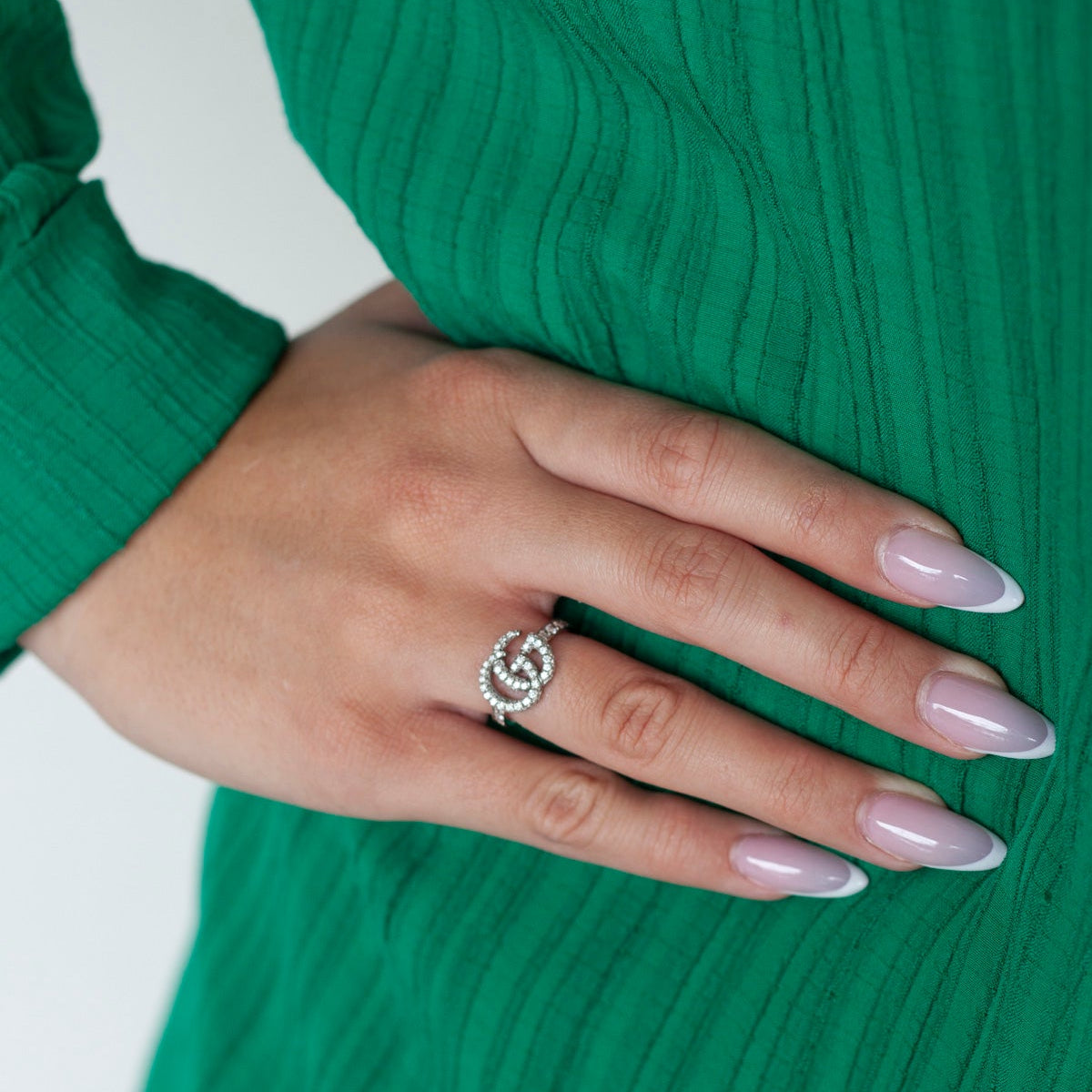 18k White Gold Diamond GG Ring - Size 6