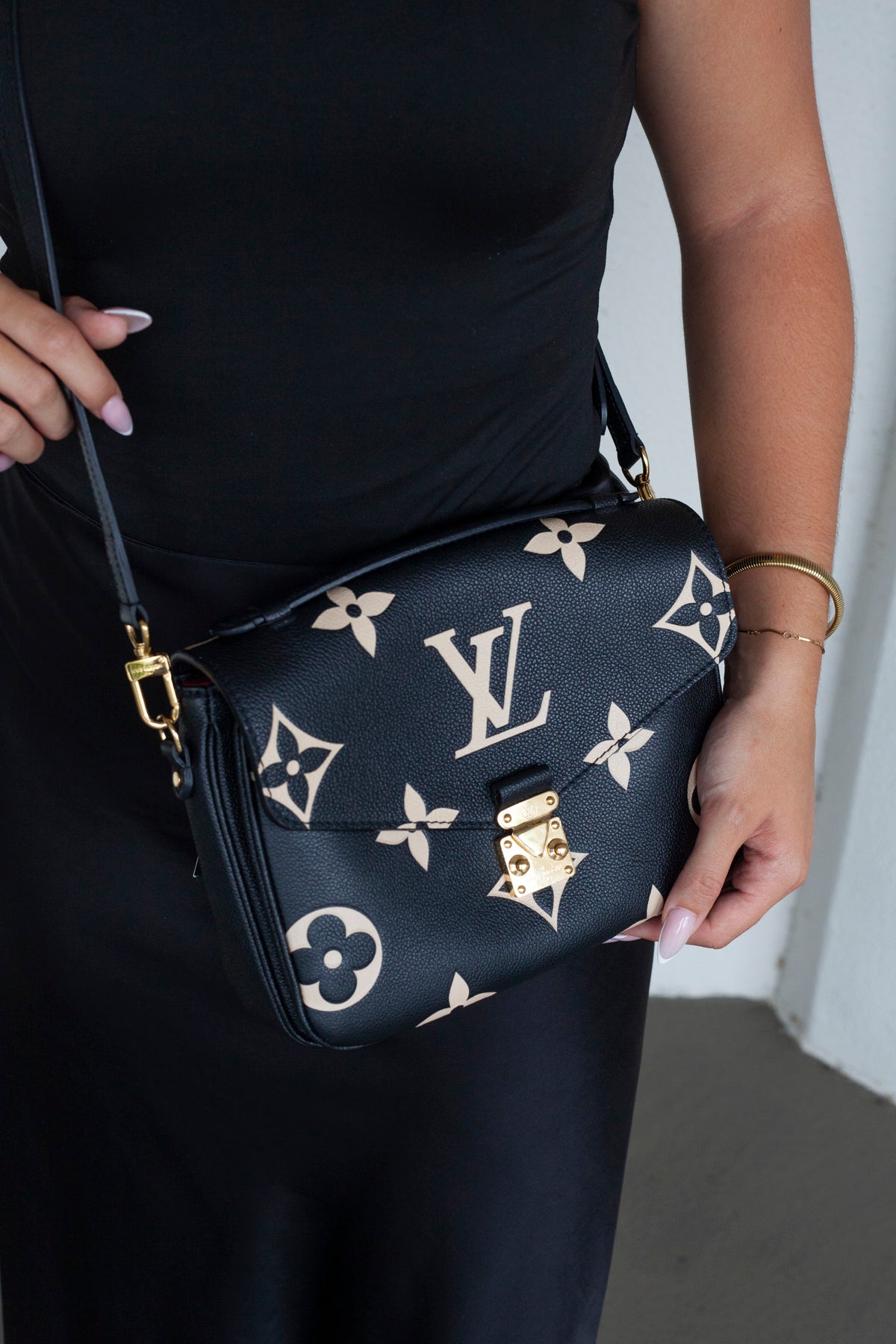 Louis-Vuitton-Pochette-Metis-Bag-297582