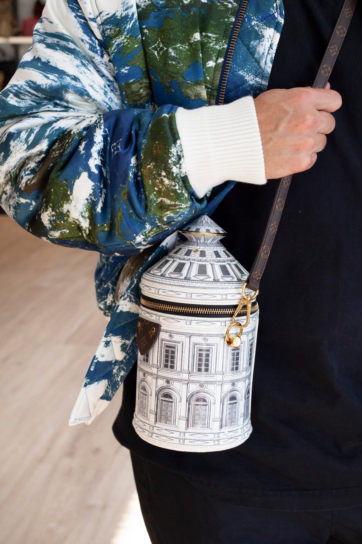 Louis-Vuitton-x-Fornasetti-Architettura- Cannes-Vase-298645