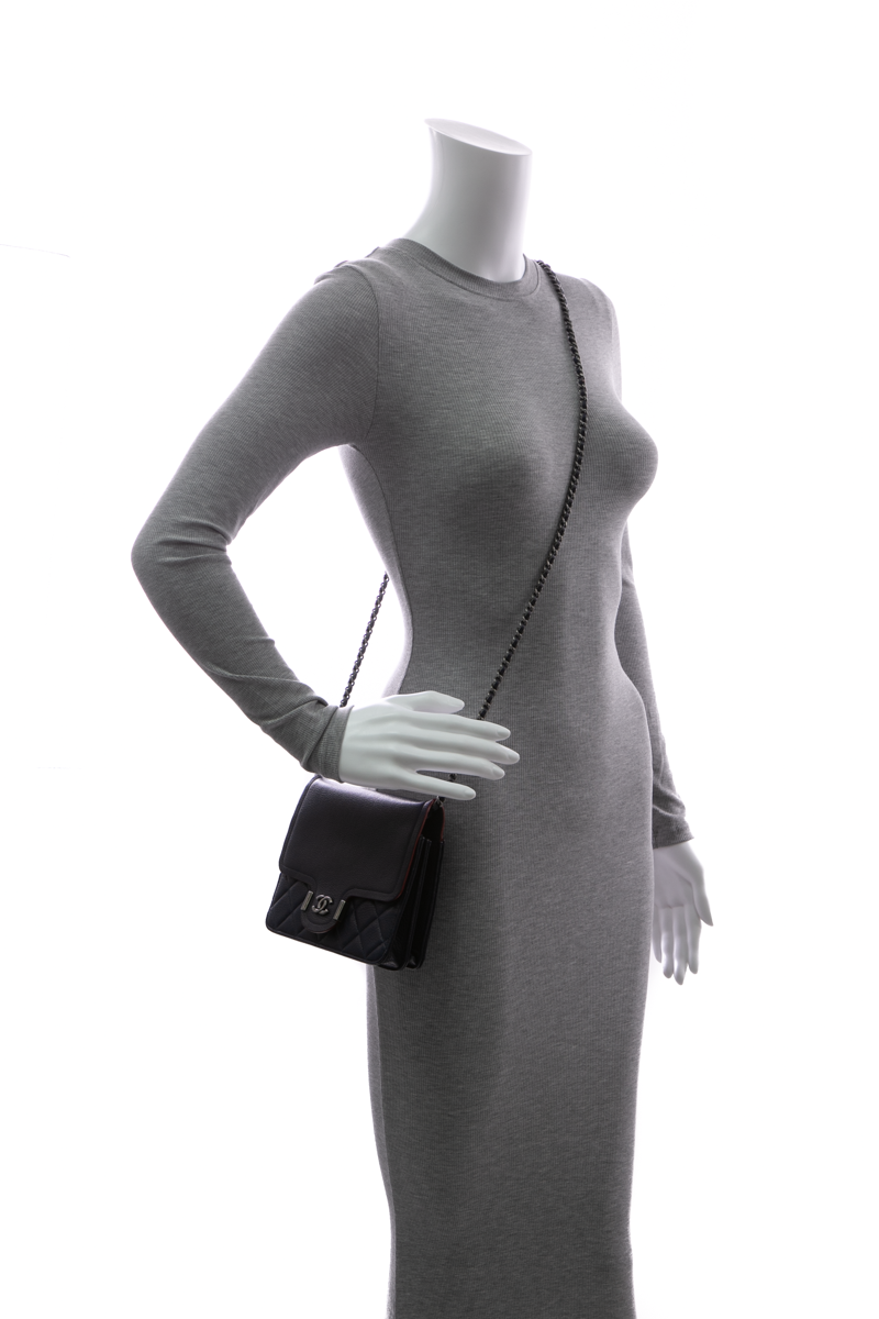 Archi Chic Square Wallet on Chain