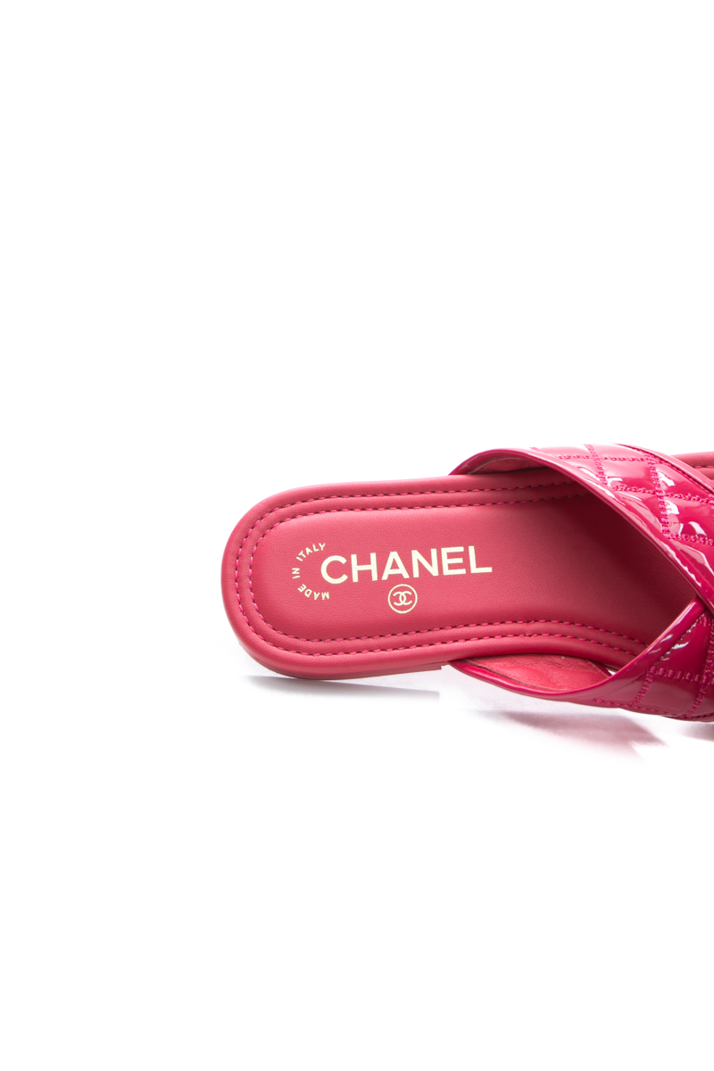 Quilted Turnlock Thong Sandals - Size 37