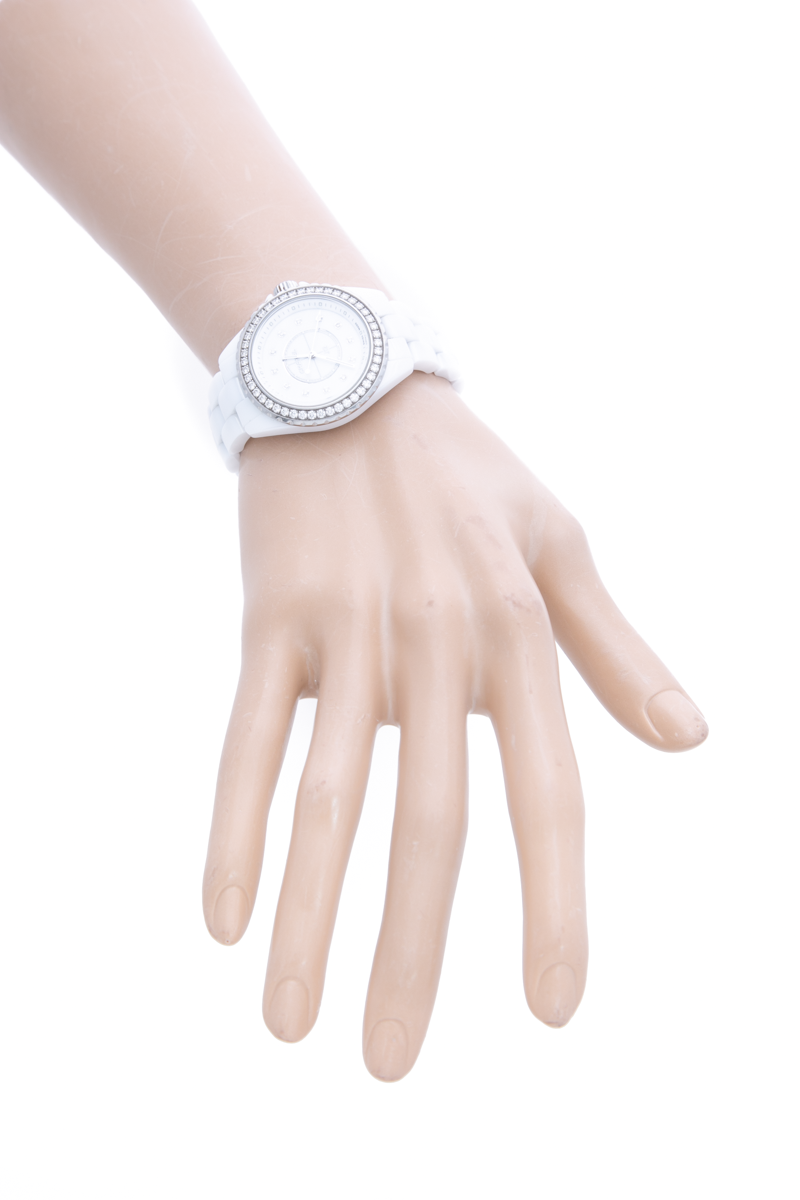 Chanel-J12-Diamond-Bezel-Watch-Caliber-12.2-292648