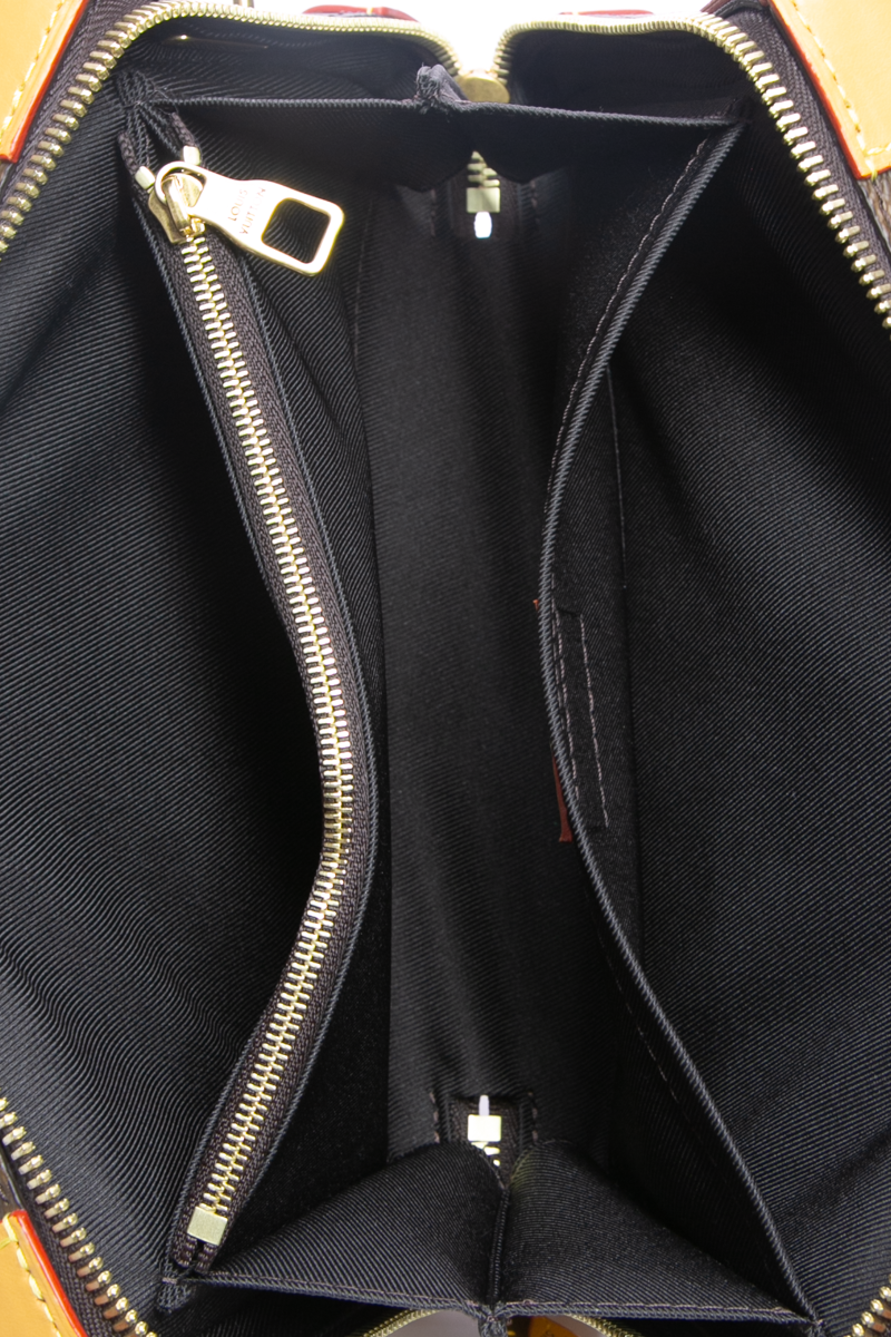 Blurry Trunk Messenger Bag