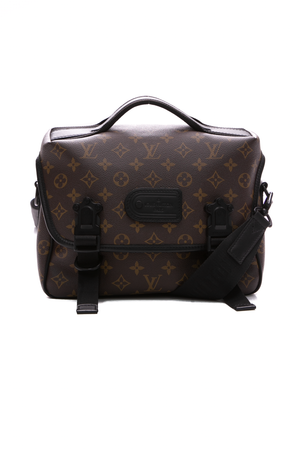 Louis-Vuitton-LV-Trail-Messenger-Bag-289787