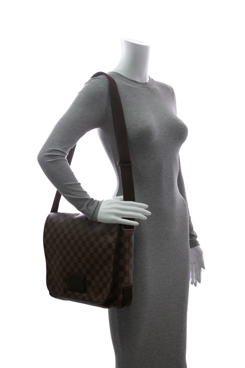 Louis-Vuitton-Brooklyn-MM-Messenger- Bag-295406