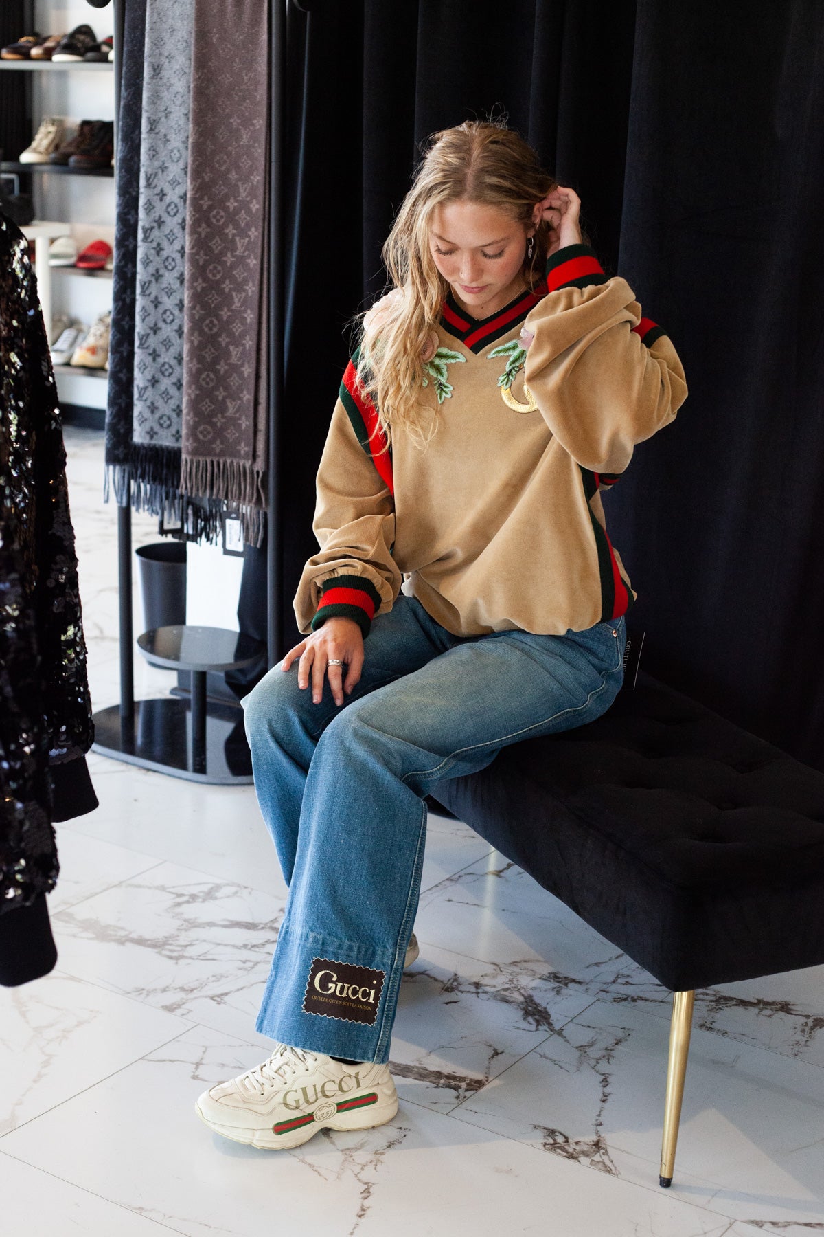 cirkulation Strengt etnisk Gucci Embroidered Dapper Dan Velour Sweatshirt - Camel Size Small - Couture  USA