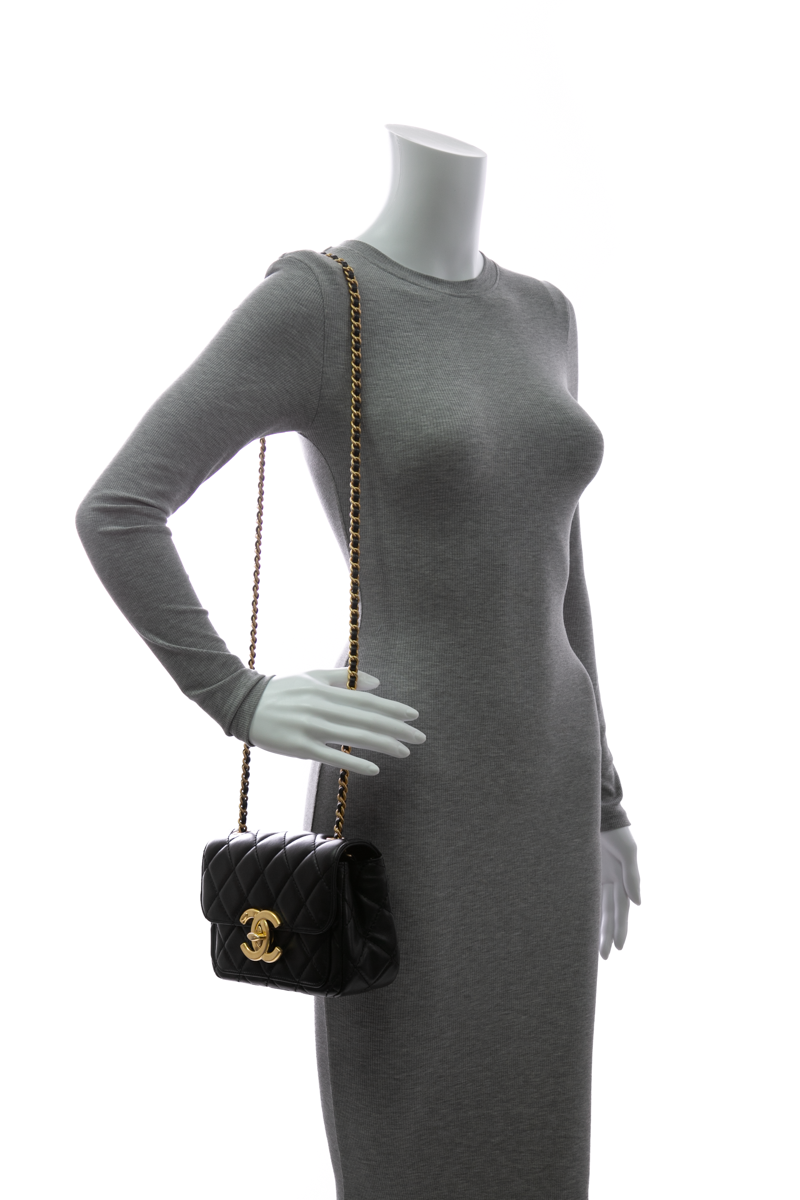 Chanel-CC-Logo-Flap-Bag-294640