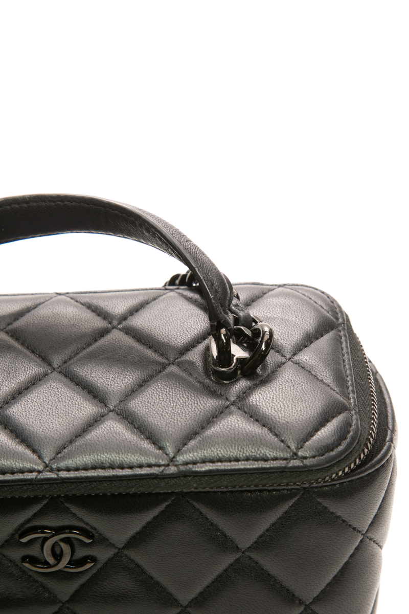 Vanity Case with Chain