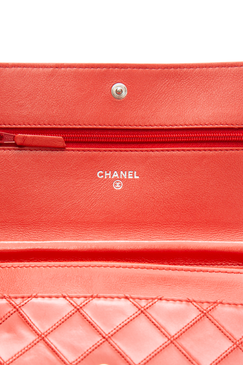 Diamond Stitch Wallet on Chain