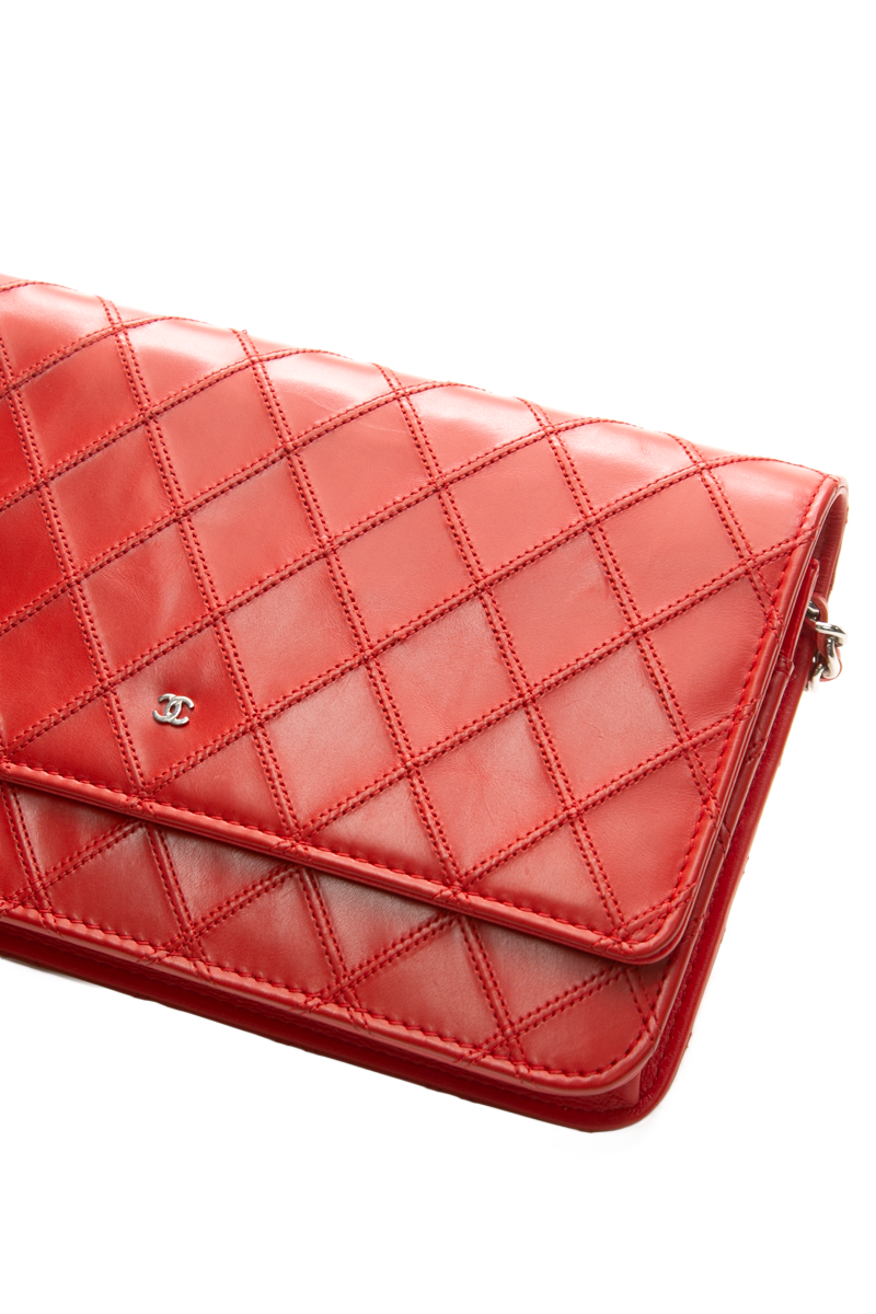 Diamond Stitch Wallet on Chain