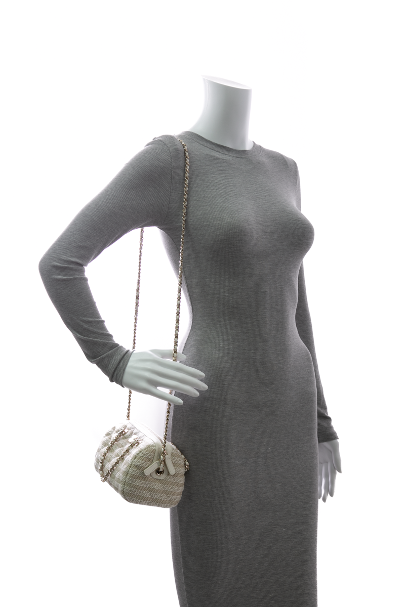 Chanel-Clutch-with-Chain-295427