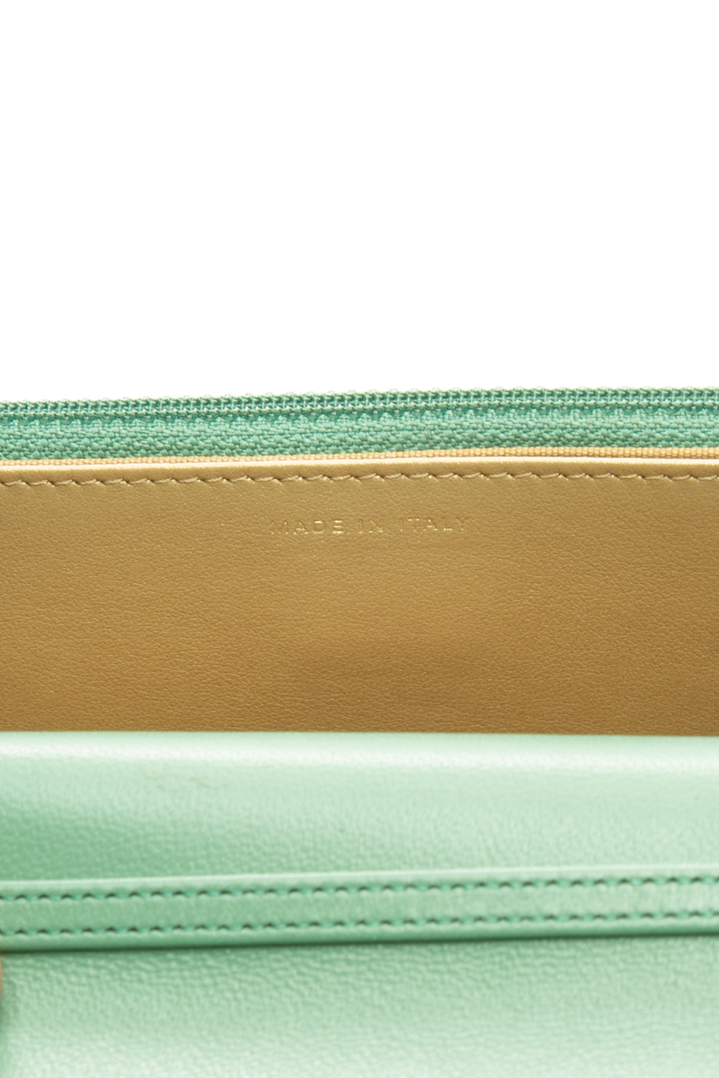 Pearl Crush Wallet On Chain