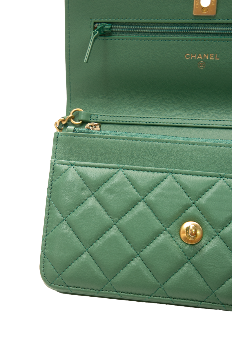 Pearl Crush Wallet On Chain