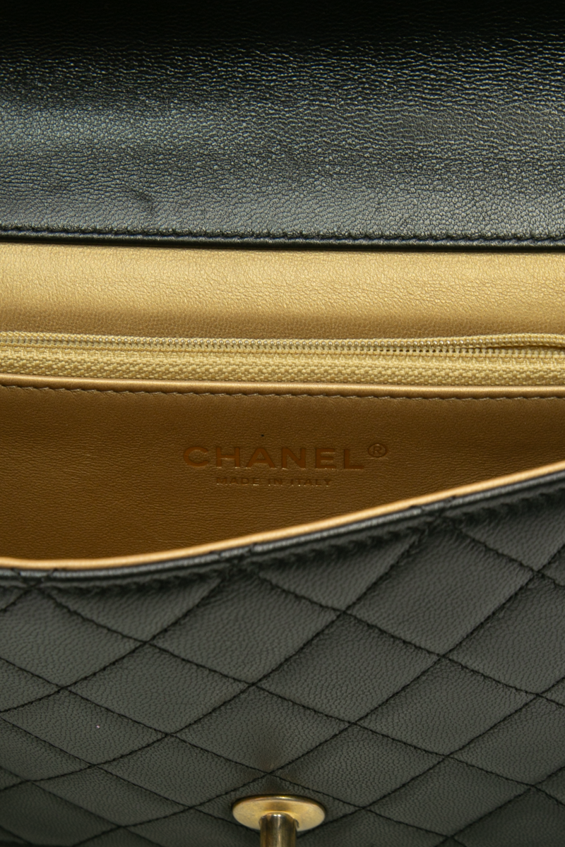 Small Chic Pearls Flap Bag