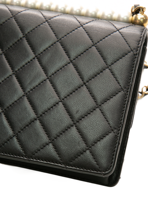 Small Chic Pearls Flap Bag