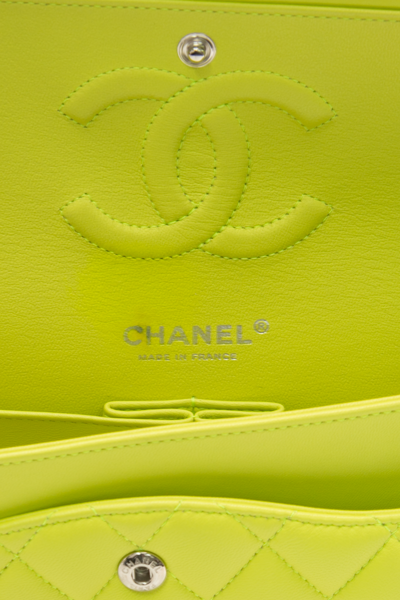 Medium Classic Double Flap