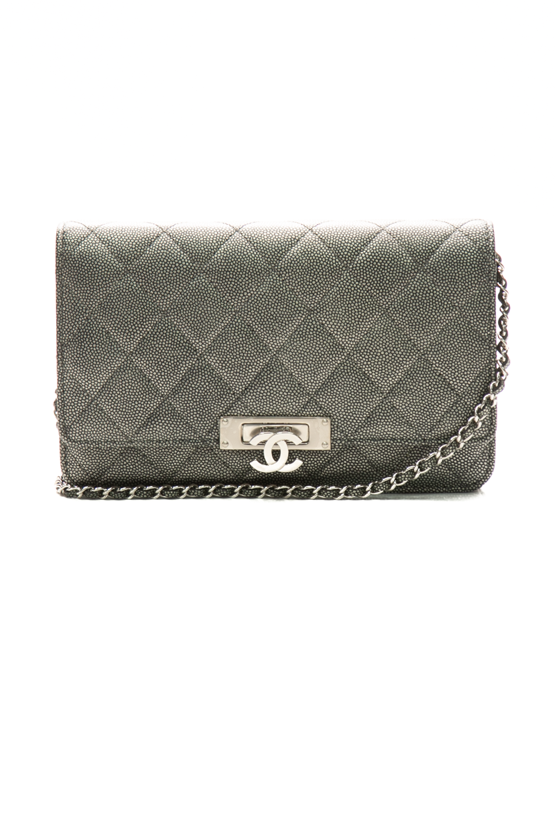 Chanel-Golden-Class-Wallet-on-Chain-296443