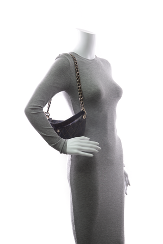 Chanel-Clutch-with-Chain-Bag-297750