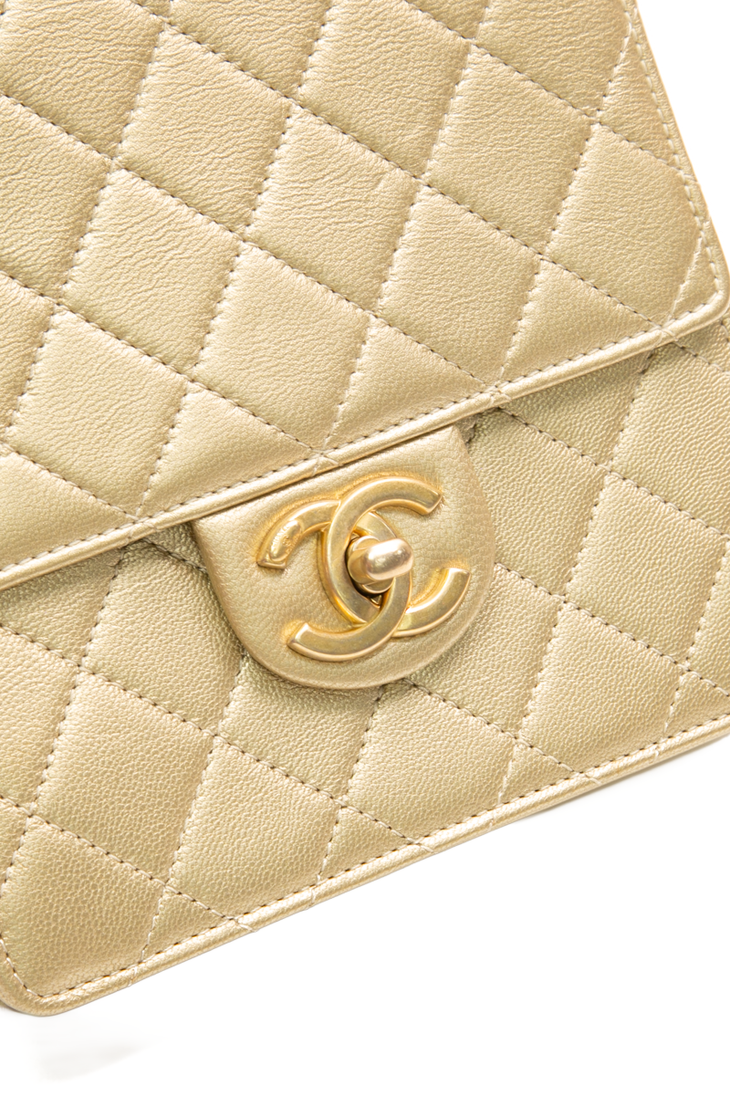 Chic Pearls Crossbody Bag