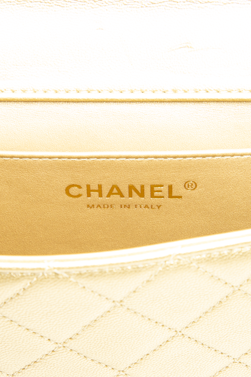 Chic Pearls Crossbody Bag