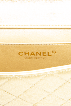 Chic Pearls Crossbody Bag