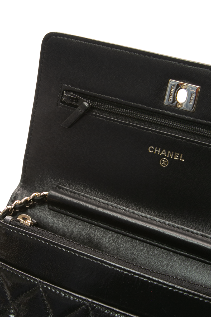 Pearl Charm Wallet On Chain