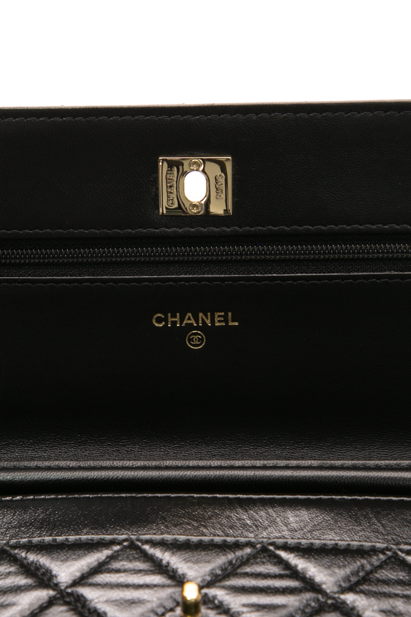 Pearl Charm Wallet On Chain