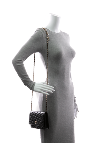 Chanel-Pearl-Charm-Wallet-On-Chain-298934