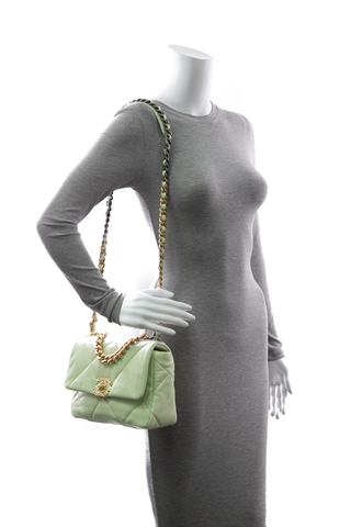 299480-chanel-Medium-Chanel-19-Bag